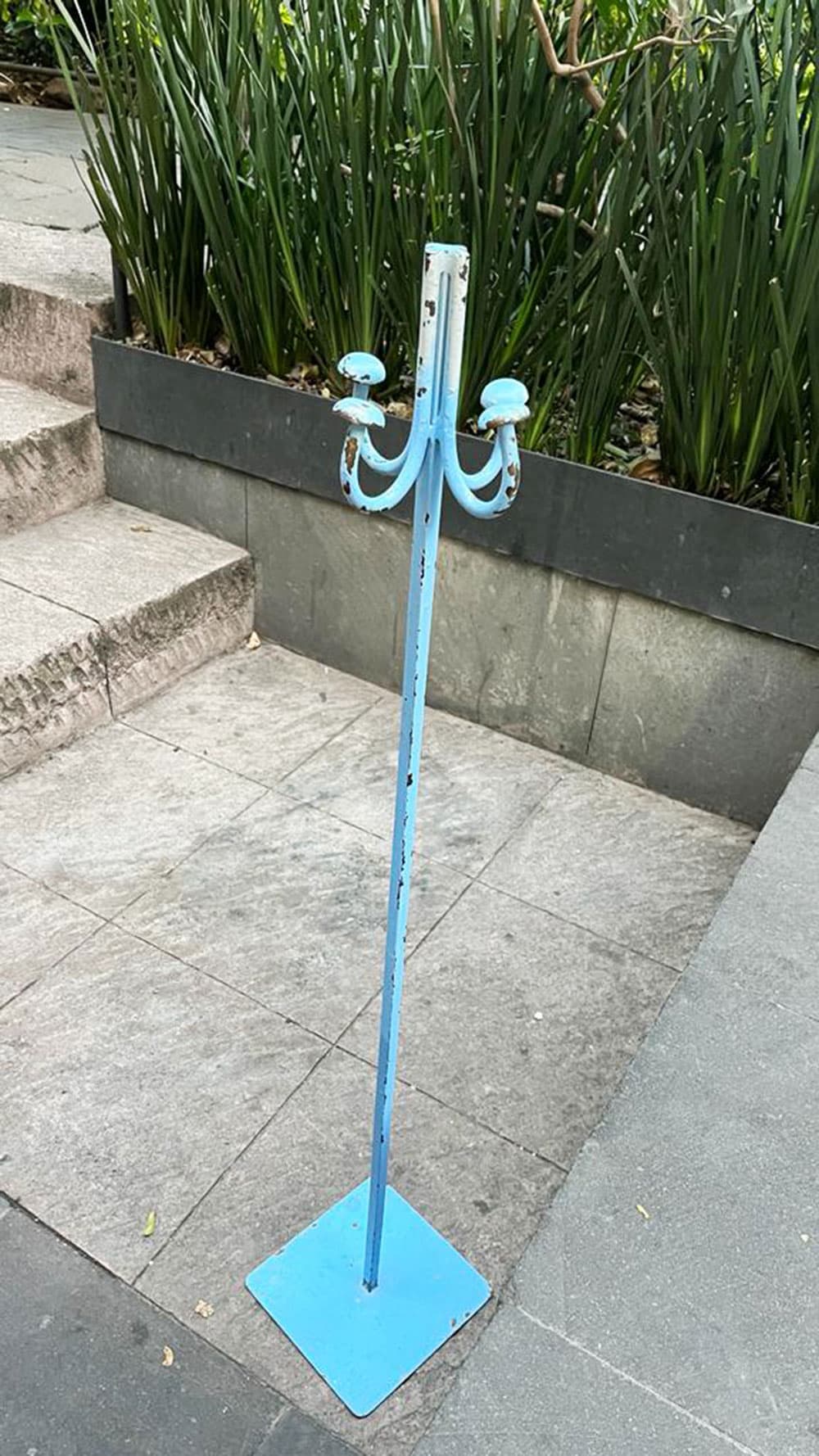 Coat and bag hangers in Mexico